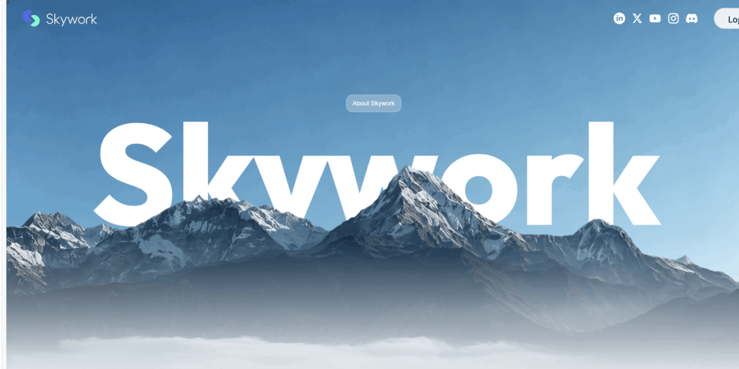 Skywork公式サイトのトップページ。雪山の背景に大きくロゴを配置したヒーローセクション