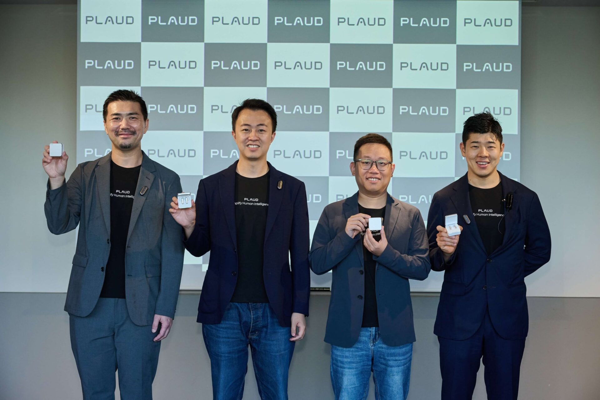 PLAUD、eSIM内蔵の会話型ウェアラブルAI「Plaud One」を国内初公開 年内発売へ