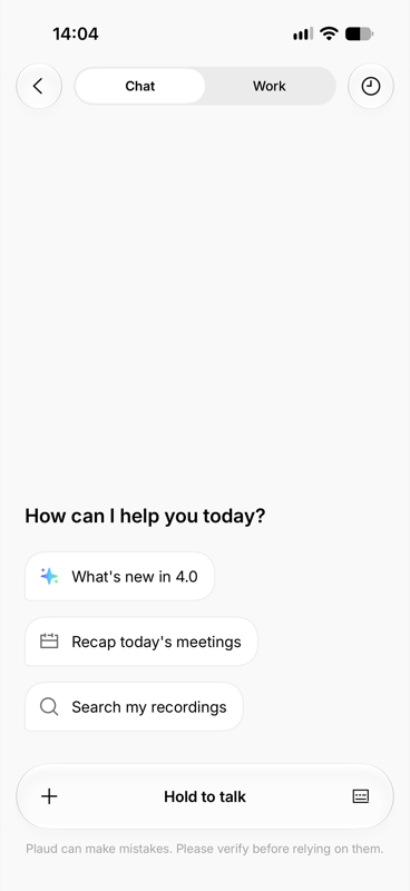 PlaudアプリのAsk Plaudで音声ボタンを押し続けて話しかける画面（入力欄が「Hold to talk」に切り替わっている）